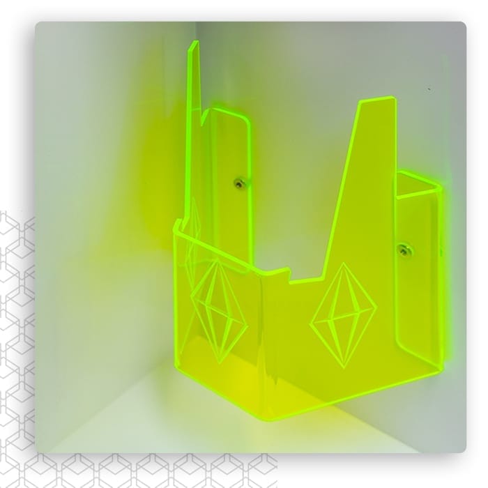 Element z fluorescencyjnej zielonej pleksi wycięty laserem z grawerowanym wzorem